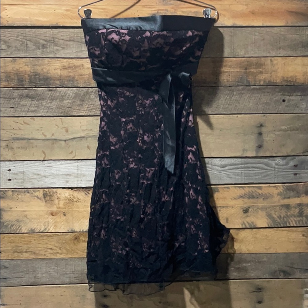 Strapless, lace party dress (M)